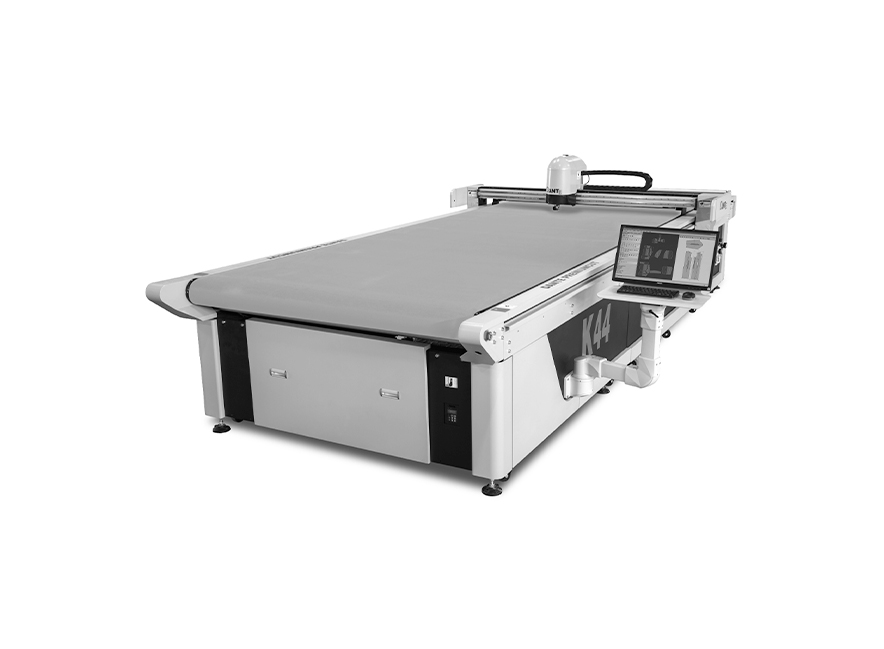 Otomatik kumaş kesim makinesi